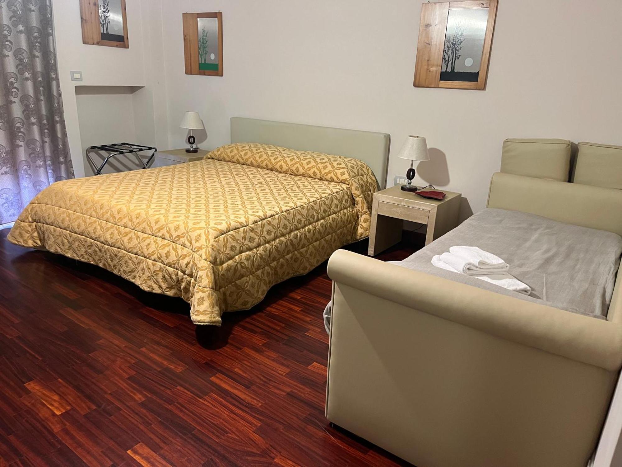 Gioviale Rooms Portici Ngoại thất bức ảnh
